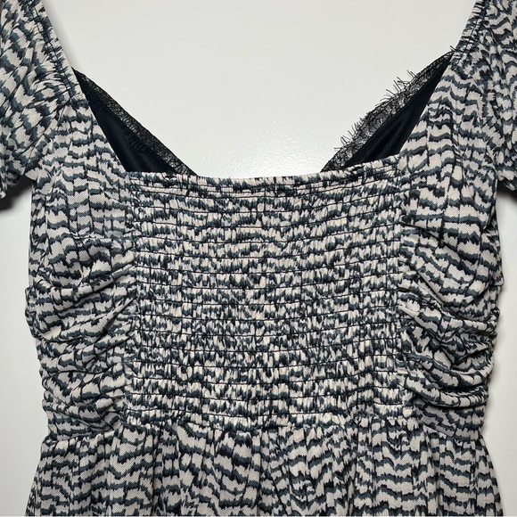 Forever 21 Sirens Floral Print Lace Trim Hook and Eye Romper Size Small - Picture 6 of 9